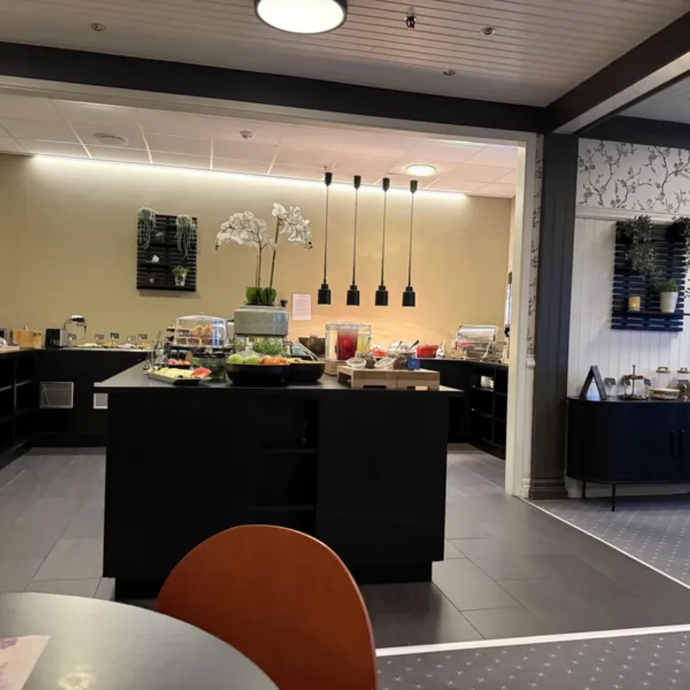 Buffet Tables and Dining